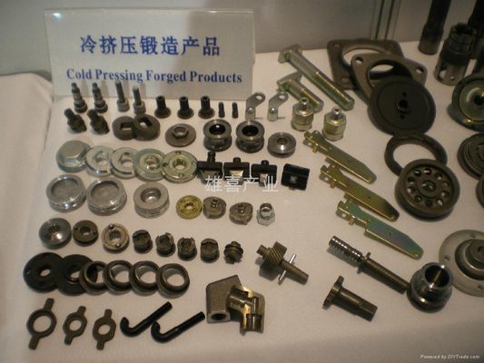 Parafuso frio da porca da máquina de perfuração do rebite da indústria que faz 4 estações