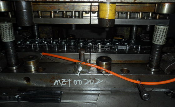 Peças de metal que formam e que processam fabricações da máquina da extrusão do impacto